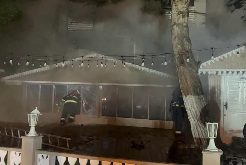 Bakıda restorandakı yanğın söndürüldü - YENİLƏNİB (FOTOLAR/VİDEO)